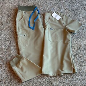 FIGS - Catarina One-Pocket Scrub Top and Zamora Jogger